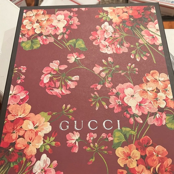 Gucci floral bloom edition scarf - Picture 1 of 7